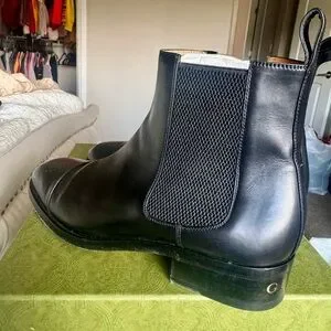 Gucci | Shoes | Gucci Black Leather Chelsea Boots Size 9  display picture 3